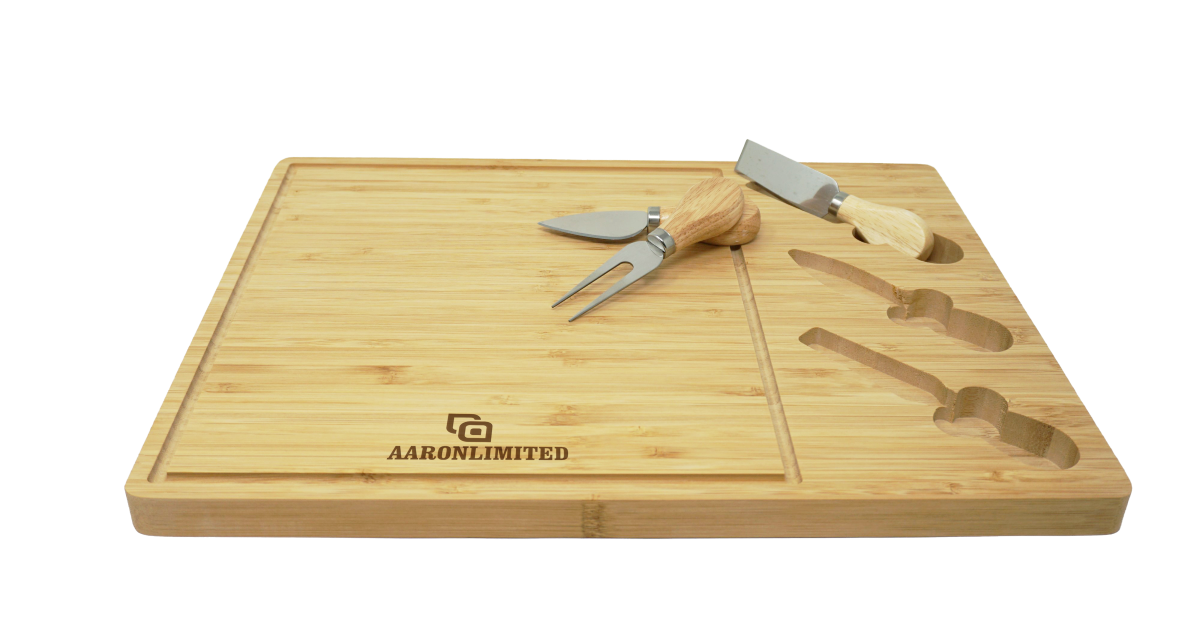 Bamboo Cheeseboard with 3 Utensils